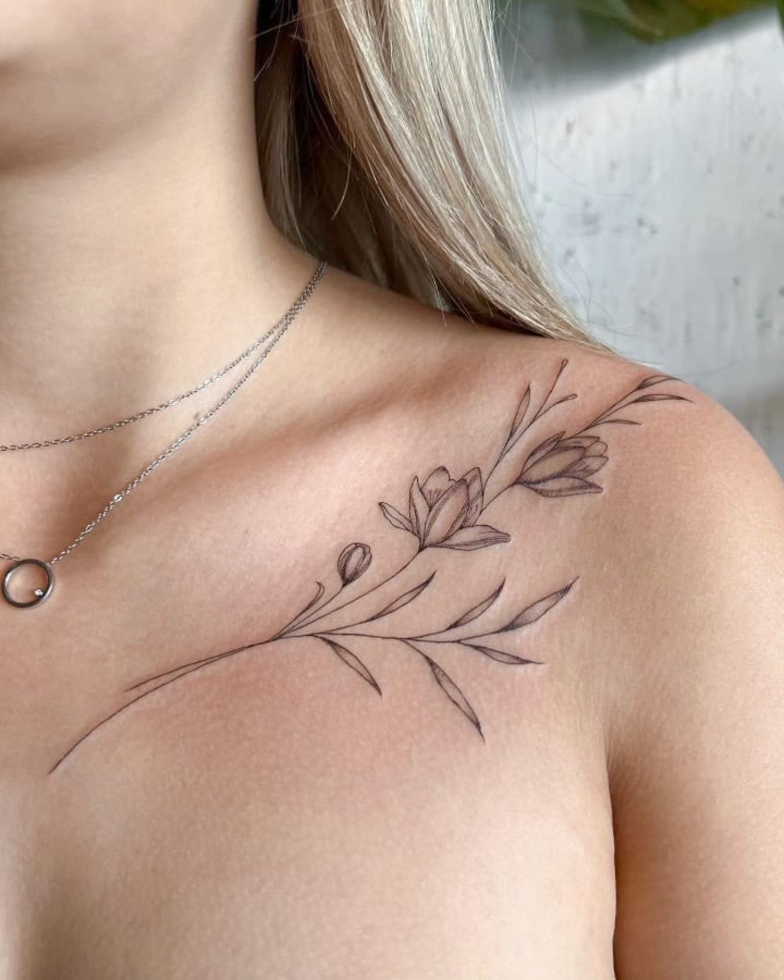 fine line flower tattoo design/ tatouage de fleurs, floral tattoo design/ illustrations florales