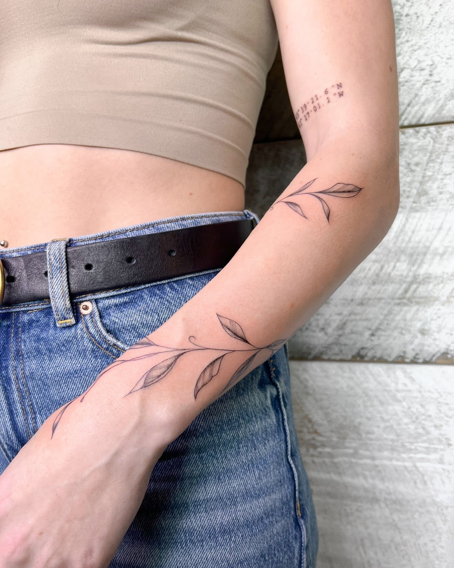 tatouage femme fleur bras