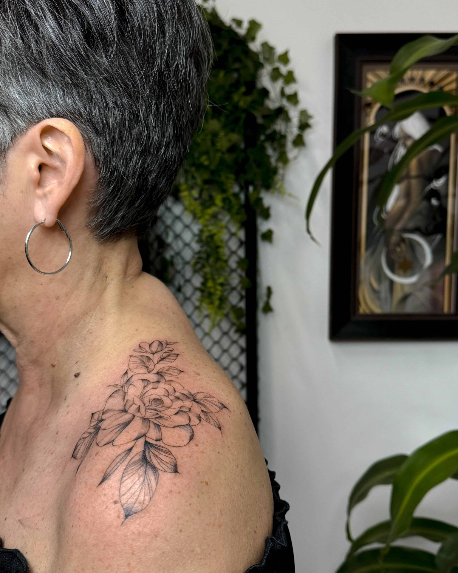 tatouages minimalistes floraux