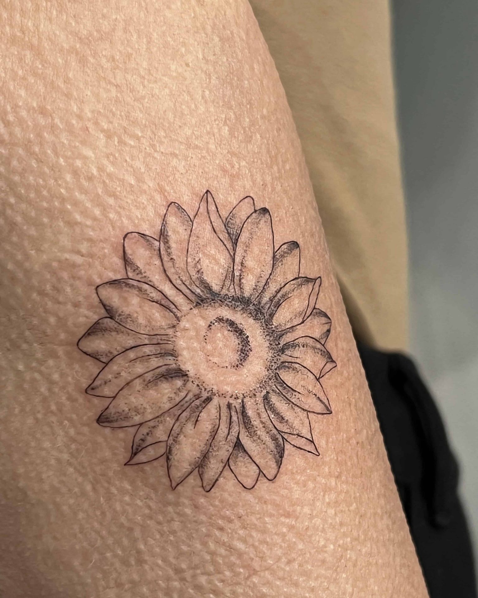sunflower / tournesol tatouages minimalistes floraux