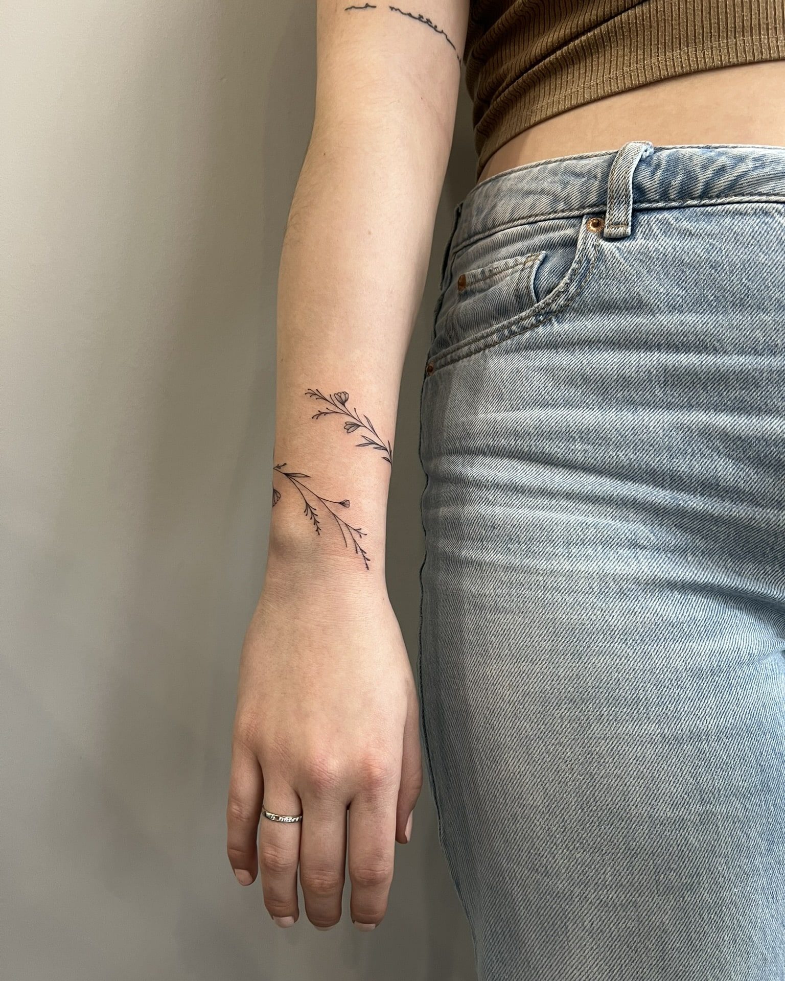 fleur tatouages minimalistes floraux, lavender
