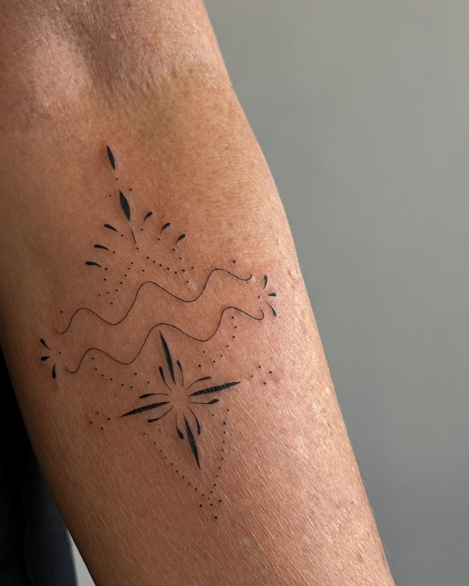 Fine Line tattoo, Delicate ornament design / adornment tattoo / ornamental tattoo