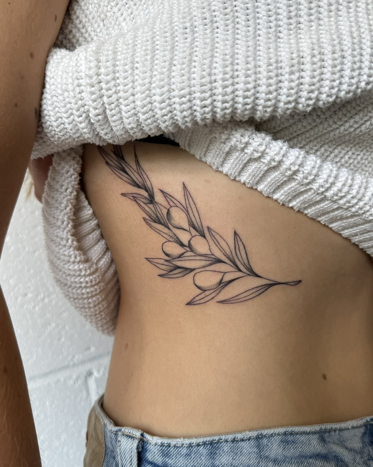 fine line flower tattoo design/ tatouage de fleurs, floral tattoo design/ illustrations florales