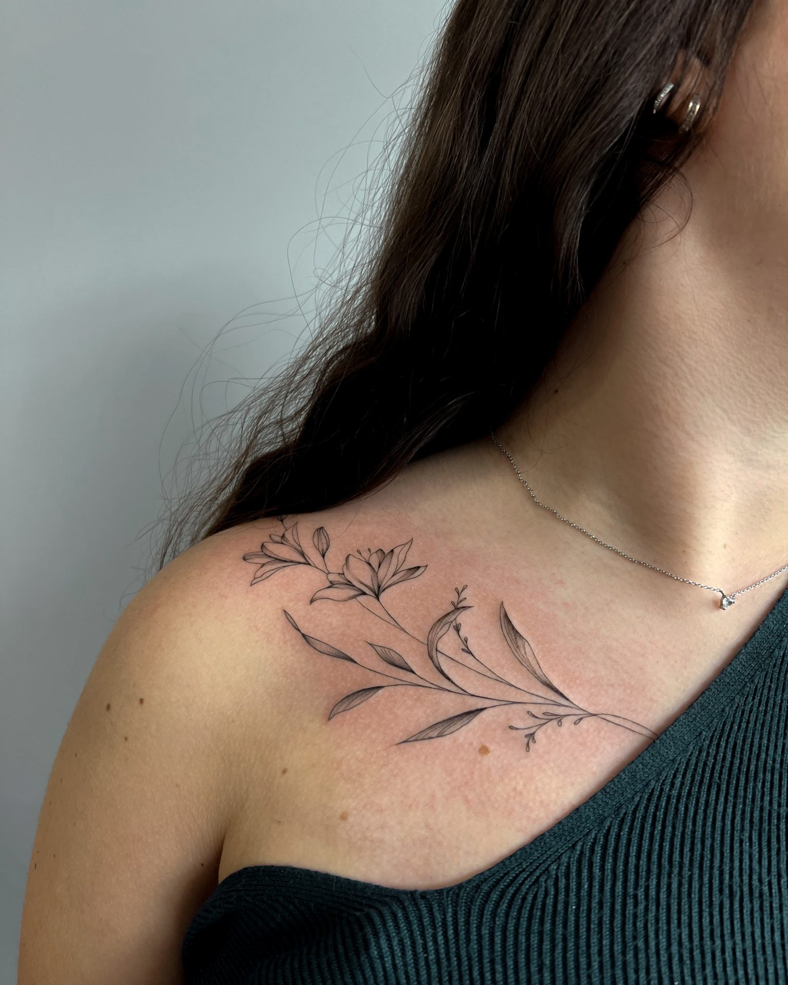 fine line flower tattoo design/ tatouage de fleurs, floral tattoo design/ illustrations florales