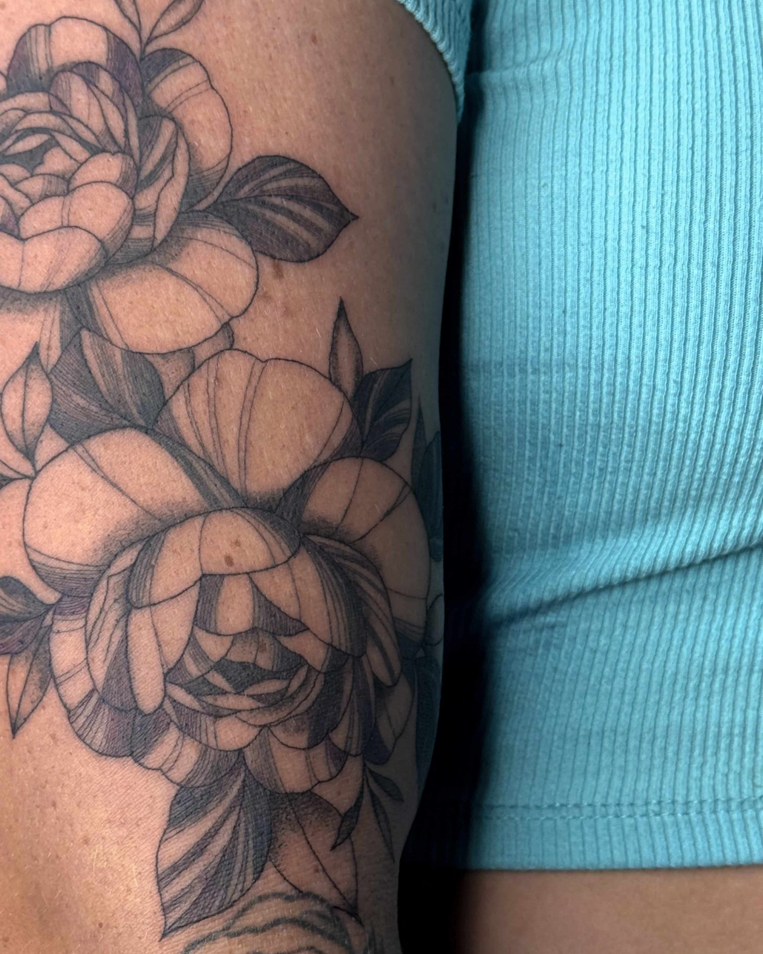 tatouages réalistes floraux