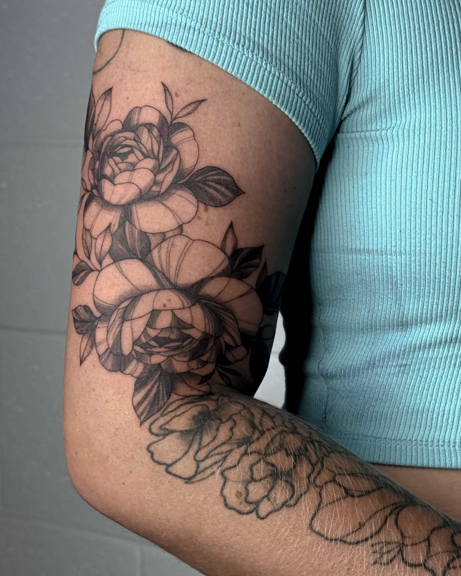 manchette florale tatouage