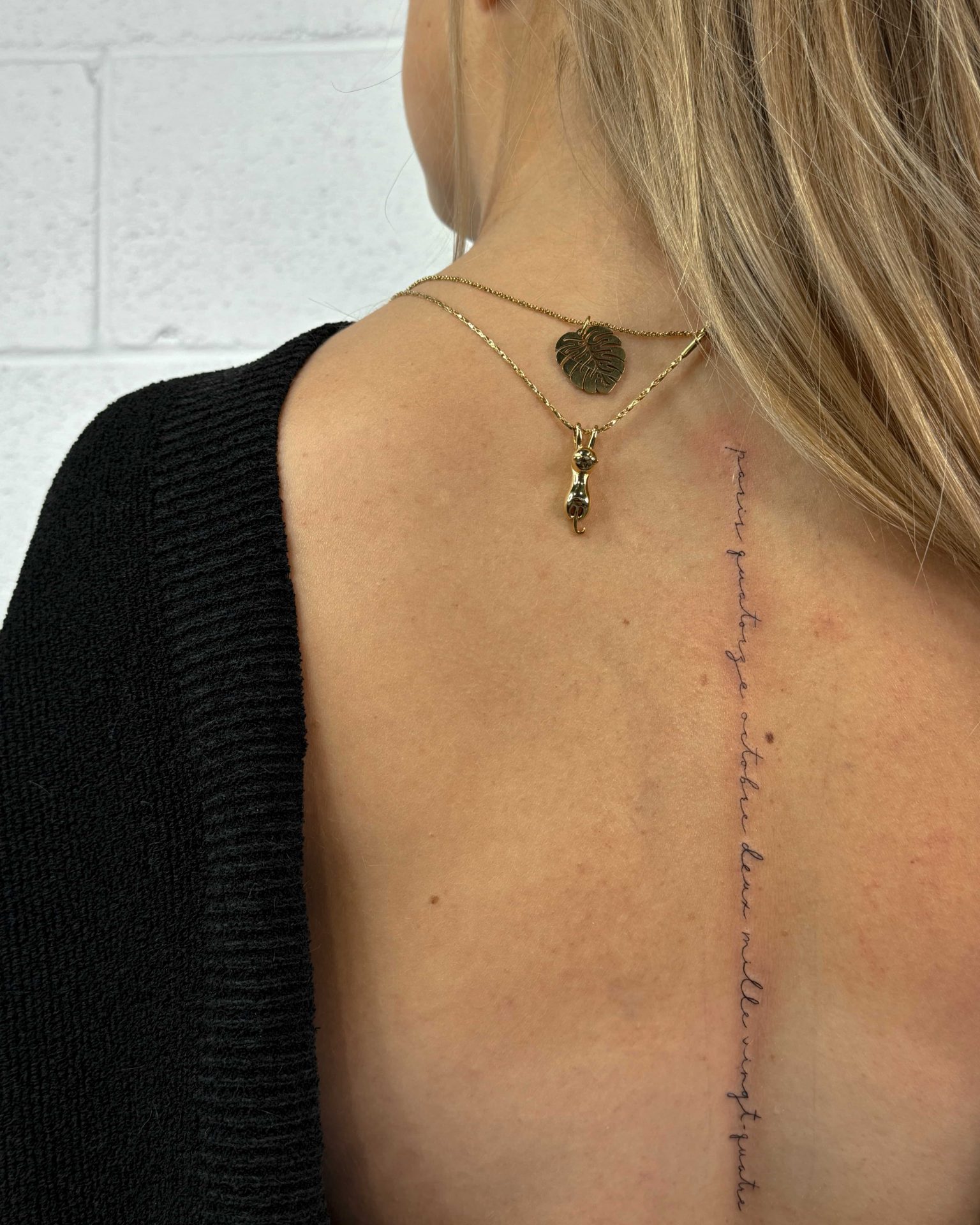 caligraphie et typographie, feminine tattoo, minimal line art, petits tatouages/ minimal tattoos