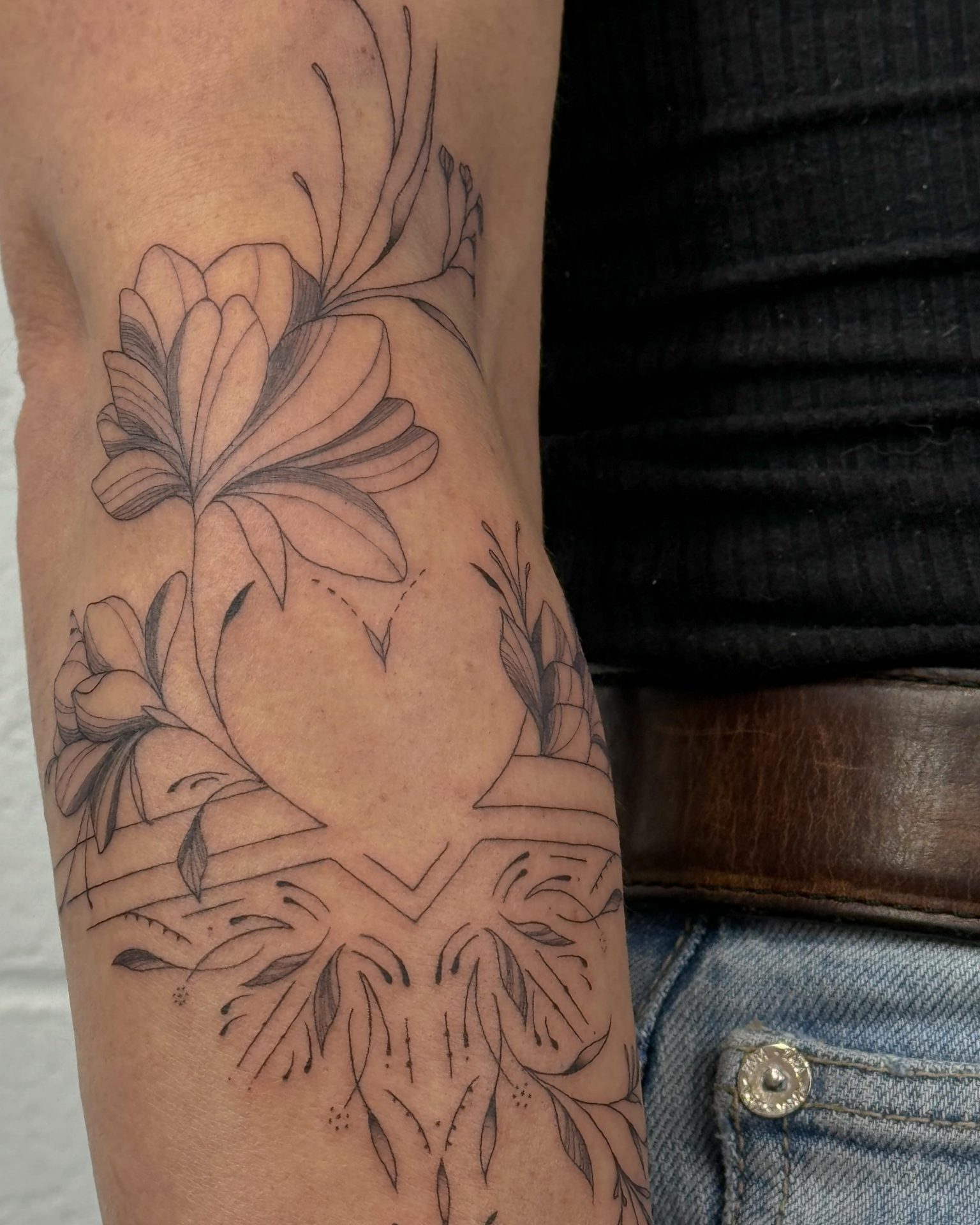 Fine Line tattoo, Delicate ornament design / adornment tattoo / ornamental tattoo