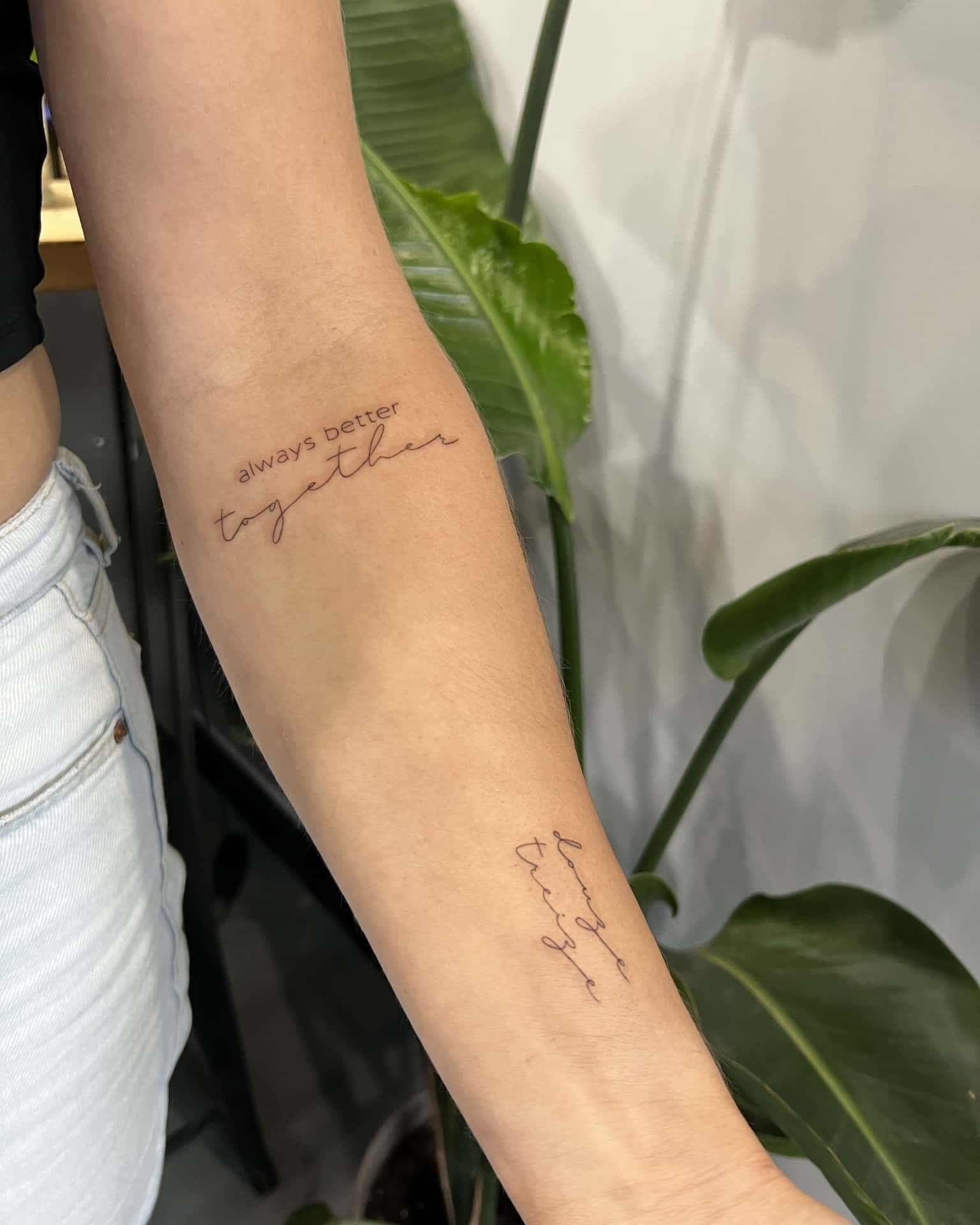 caligraphie et typographie, feminine tattoo, minimal line art, petits tatouages/ minimal tattoos